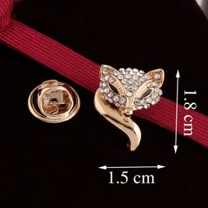 Close-up of golden fox brooch with white crystals and butterfly clasp, 1.5cm x 1.8cm