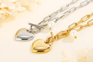 Détails de colliers trombone argentés et dorés avec pendentif cœur et fermoir OT