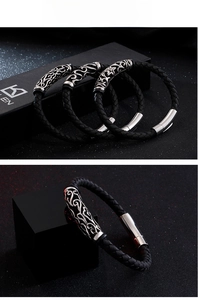 Nahaufnahme von 6mm Lederarmband mit silbernen Perlen und floralem Metallmuster