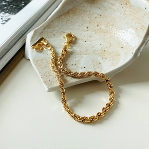 Detail of 925 sterling silver twisted rope bracelet with gold finish and lobster clasp