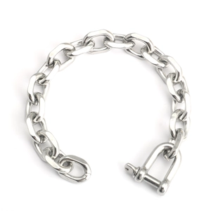 Silver stainless steel chain bracelet featuring a unique horseshoe buckle in hip-hop style