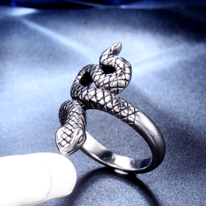 Retro stainless steel snake head ring with realistic scale texture for men in silver