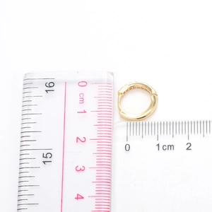 Detailed size reference of a gold zircon-encrusted hoop earring measuring 1.5cm on white background