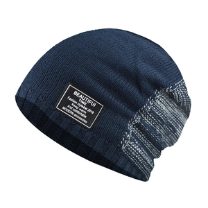 Berretto invernale da uomo in maglia blu e grigio con calda fodera in pile