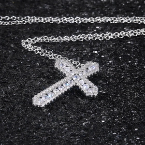 Collier Pendentif Croix Zircon Cubique Étincelant Pavé Bijoux En Cuivre Pour Femmes Style Moderne