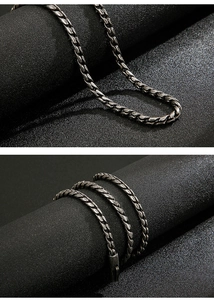 Détail macro d'une chaîne hip hop vintage tressée avec fermoir mousqueton pour hommes