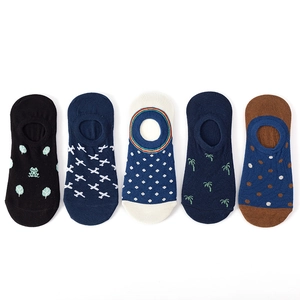 Set of 5 pairs of invisible low cut boat socks with various patterns and colors