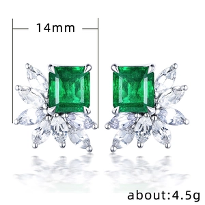 Orecchini a perno con zaffiro blu e contorno di zirconi marquise da 14mm donna