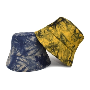 Bobs en toile tie-dye aux motifs bleu-blanc et jaune-noir pour une protection solaire