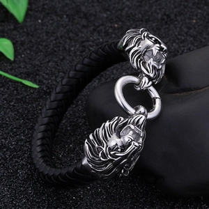 Herren Armband aus schwarzem geflochtenem Leder mit silbernen Doppel-Löwenköpfen