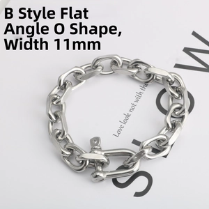 Detail shot of 11mm wide stainless steel horseshoe buckle with flat angled O-chain links