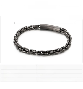 Makroaufnahme von 220mm schwarzem Vintage-Edelstahl-Kettenarmband mit Produktdetails