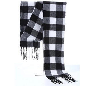 Detailed view of the classic black and white checkered scarf with fine tassel fringes