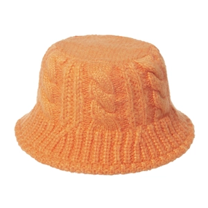 Oranje grofgebreide vissershoed voor dames met kabelpatroon voor warme winterdagen