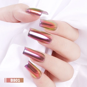 Stylo poudre à ongles miroir métallique avec dégradé Aurore violet-vert sur ongles longs