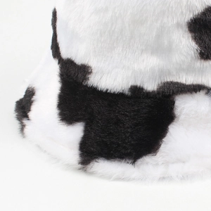 Chapeau bob en peluche motif vache avec bord large pour un style d'hiver chaud en plein air