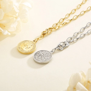 Titanium steel queen coin pendant necklace in gold and silver finishes with chain