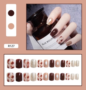 Detailed view of R127 press-on nail set featuring coffee brown, gold glitter and leopard patterns