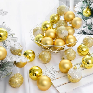 Set of 9 champagne gold 6cm Christmas balls with matte and glitter finishes in a white basket