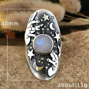 Anello vintage da mago con pietra di luna e design di luna e stelle in argento antico
