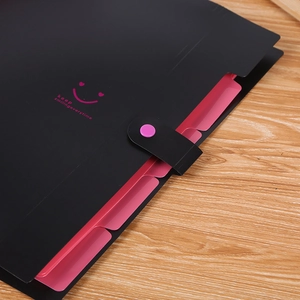 Trieur A4 noir en PP avec bouton pression rose et motif de visage souriant