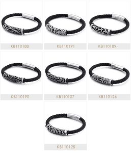 Detailansicht von 6mm geflochtenen Lederarmbändern mit gravierten Edelstahl-Verschlüssen