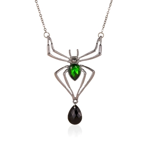 Collier pendentif araignée gothique avec gemme verte et pampille goutte noire