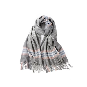 Écharpe à carreaux en imitation cachemire avec rayures gris rose bleu et franges