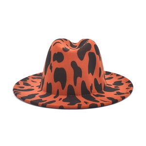Cappello fedora in lana arancione e nero a tesa larga con motivo maculato stile retrò