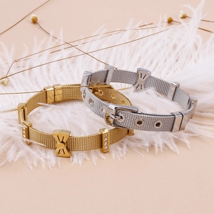 Bracelet en maille dorée et argentée avec boucle en strass et design de ceinture réglable