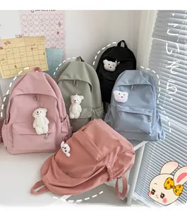 Zaini minimalisti impermeabili in vari colori con ciondoli a forma di orsetto