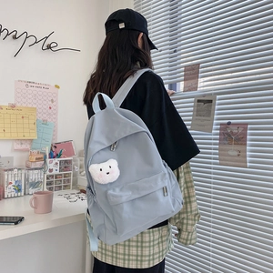 Zaino scolastico azzurro impermeabile dal design minimalista con ciondolo a forma di orso