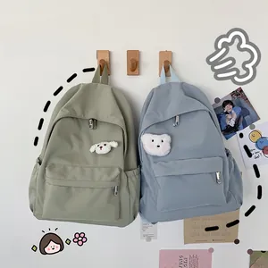 Zaini minimalisti in nylon impermeabile grigio-verde e blu nebbia con graziosi ciondoli plush