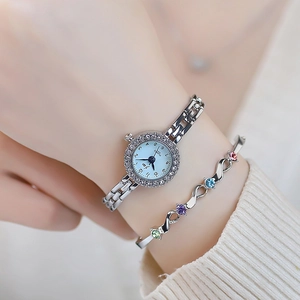 Women's quartz watch and bracelet set with silver metal chain and rhinestones