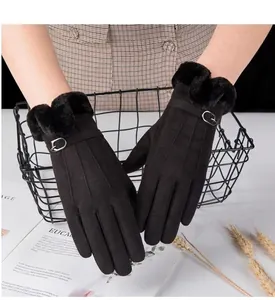 Gants thermiques noirs pour femmes en suédine avec poignets en fourrure et boucle métal