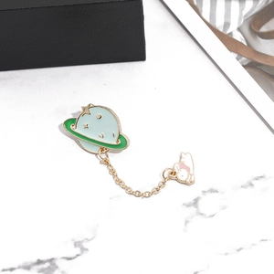 Broche chaîne mignonne avec planète bleue et lapin blanc en alliage doré pour chemise
