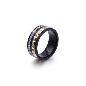Bague Tendance En Acier Inoxydable Titane Avec Rivets Pyramides Et Micro Pavé De Zircon Style Punk Unisexe