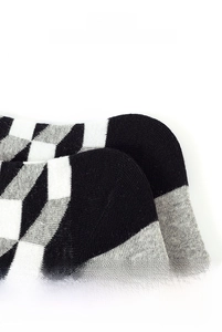 Vue détaillée de chaussettes à motifs géométriques avec pointe et talon renforcés