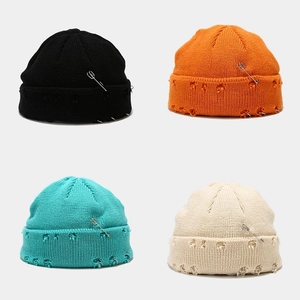 Punk Strickmütze Beanie Mit Metallringen Und Sicherheitsnadeln Zerrissen Distressed Hip Hop Street Style