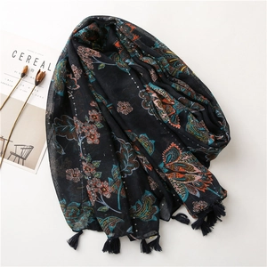 Écharpe bleu marine en coton et lin avec motifs floraux colorés, paillettes et pompons