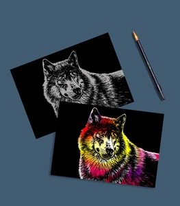 Détail du kit de grattage créatif loup DIY montrant le contraste de couleur et le stylet