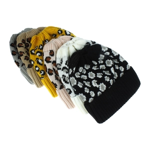 Ensemble de cinq bonnets léopard pour queue de cheval en gris, jaune, rose, blanc et noir