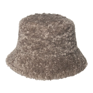 Vue détaillée d'un chapeau cloche en fausse fourrure douce pour femme en marron