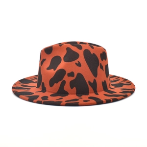 Cappello fedora arancione con stampa mucca e tesa larga in feltro per uomo e donna