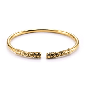 Retro golden monkey king staff open bangle with vintage engraved cloud patterns
