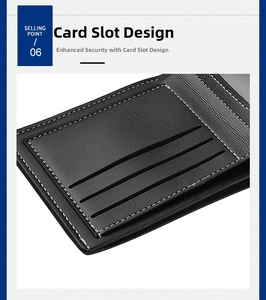 Détail du portefeuille en cuir noir avec trois fentes pour cartes et coutures blanches