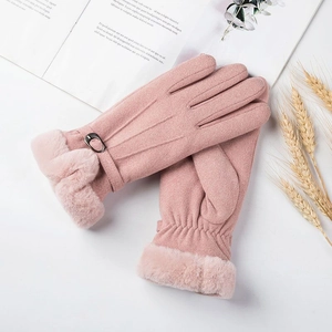 Gants thermiques roses avec bordure en fausse fourrure et boucle métallique décorative