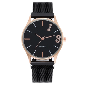 Montre à quartz femme avec cadran noir, boîtier rose doré et bracelet magnétique