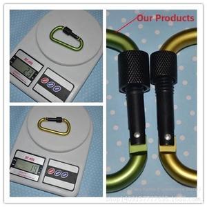 Detail view of 8CM D-shaped carabiner clips with screw locking mechanism weighing 23g