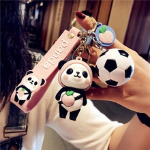 Portachiavi in silicone rosa con ciondolo a forma di panda e pallone da calcio